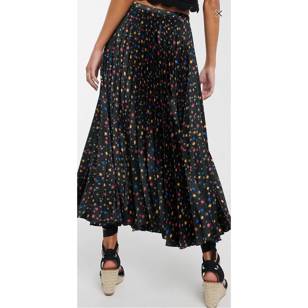 Black Flower Satin Pleated Midi Skirt - Size 8